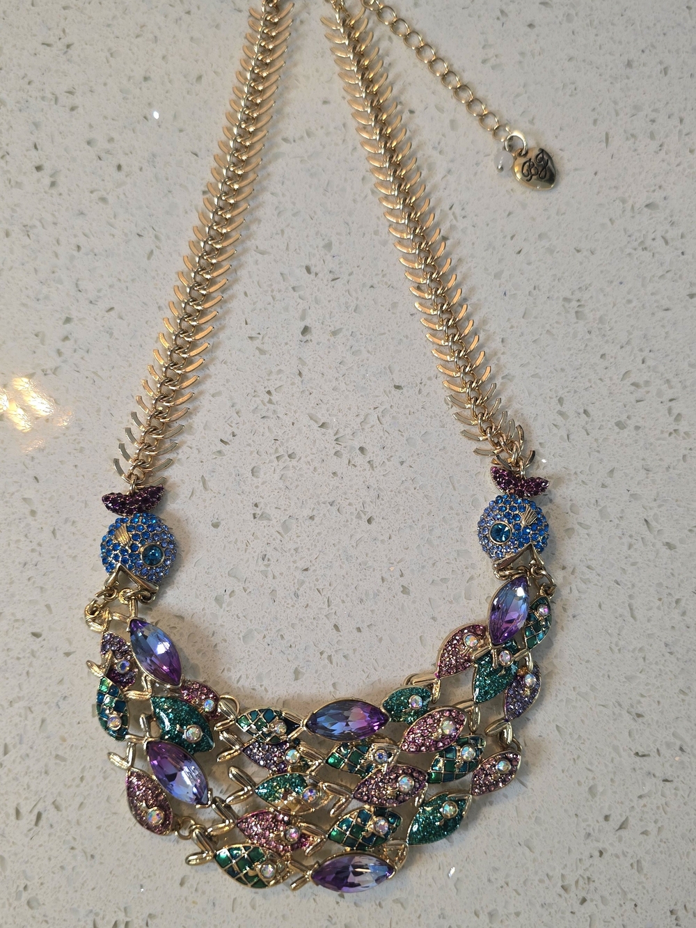 🐟 Betsey Johnson gold tone school of fish statement dopamine necklace